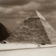 1280px-Great_Pyramid_of_Giza_(Khufu%u2019s_pyramid),_Pyramid_of_Khafre_(left_to_right)._Cairo,_Egypt,_North_Africa